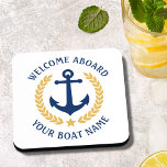 Willkommen an Bord des Bootes Name Anchor Gold Lau Getränkeuntersetzer<br><div class="desc">Ein elegantes Set mit nautischen Themen Cork Back Getränkekopfer mit Begrüßung an Bord und Ihrem personalisierten Bootsnamen,  Familiennamen oder anderen gewünschten Text. Ein speziell entworfener Bootanker mit goldfarbenen Lorbeertönen und einem weißen Stern oder passen die Basisfarbe leicht an Ihre aktuelle Dekoration oder Ihr aktuelles Thema an.</div>