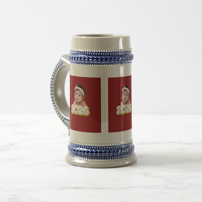 „Willkommen Baby 2026“ Bierglas (Vorderseite Links)