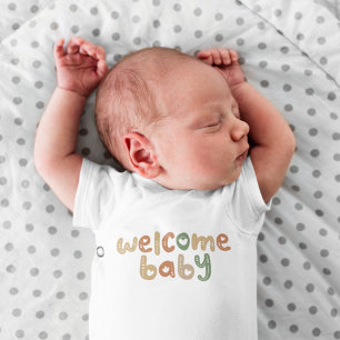Willkommen Baby Boho Lettering Farbige Säuglingsbe Strampler