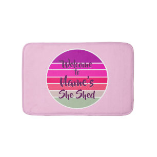 Willkommen bei Name's She Shed 20xx Retro Sunset Badematte