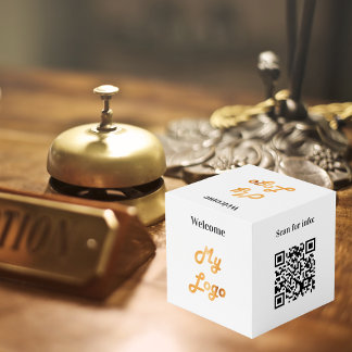 Willkommen Firmenlogo QR-Code Menü weiß Tabelle Würfel