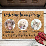 Willkommen Funny Pets House Custom 3 Cat Hund Foto Fußmatte<br><div class="desc">Herzlich willkommen bei dieser lustigen Tür! "Willkommen in unserem Haus." Personalisieren Sie mit Ihren Haustieren Fotos und Namen. Das Welcome Doormat besticht durch rustikales Naturdesign in Imitat- und Schwarzdesign mit Pfotendrucken. COPYRIGHT © 2022 Judy Burrows, Black Dog Art - Alle Rechte vorbehalten. Willkommen Funny Pets House Custom 3 Cat Hund...</div>