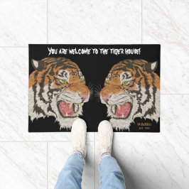 Willkommen im berühmten Tigerhaus Black Fußmatte