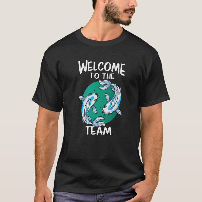 Willkommen im Team Koi Fish Yin und Yang T-Shirt (Vorderseite)