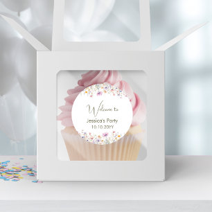 Willkommen in unserer kleinen Wildblume, die eine  Runder Aufkleber