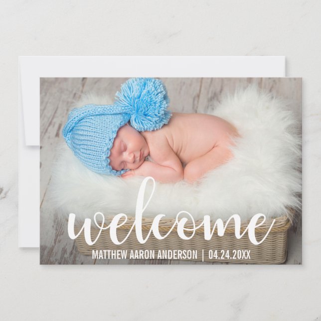Willkommen Neue Baby Modern White Script Card Ankündigung (Vorderseite)