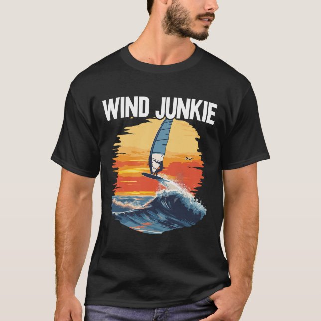 Windfoiling-Board Wind Junkie Wing Foil Surfen  T-Shirt (Vorderseite)