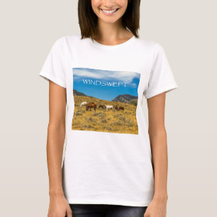 Windgepeitschter Bergblick, wo Pferde malerisch gr T-Shirt