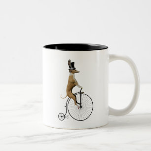 Windhund auf schwarzem Penny-Farthing-Fahrrad Zweifarbige Tasse