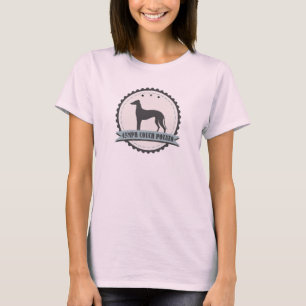 Windhund pensionierter Rennläufer fauler Hund mit T-Shirt