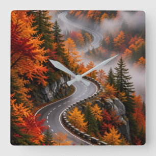 Winding Road Through Misty Autumn Forest Wand  Quadratische Wanduhr