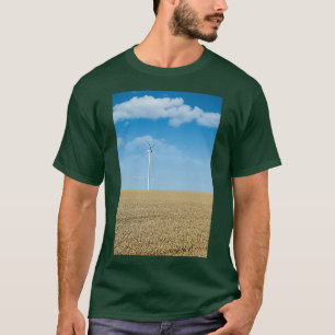 Windkraftanlage auf Weizenfeld im Sommer 1 T-Shirt