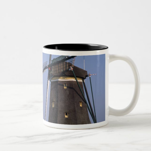Windmills, Leidschendam, Niederlande Zweifarbige Tasse (Rechts)