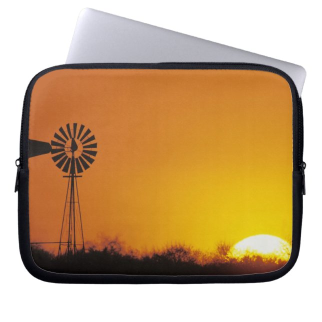 Windmühle bei Sonnenuntergang, Sinton, Texas, USA Laptopschutzhülle (Vorderseite)