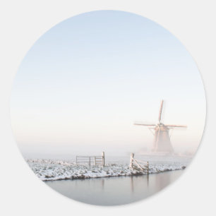 Windmühle im Schnee im Winter Rundaufkleber Runder Aufkleber
