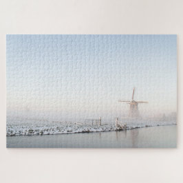 Windmühle in einer weißen Landschaft des Schnees Puzzle