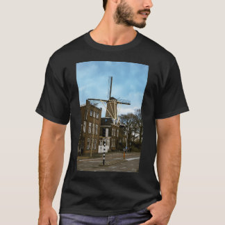 Windmühle in Gouda, Niederlande. T-Shirt