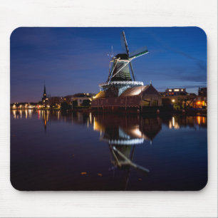 Windmühle Leidschendam mit Reflexion in der Nacht Mousepad