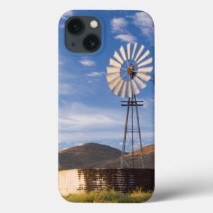 Windmühle und Staudamm in der Karoo bei Sonnenaufg iPhone 13 Hülle