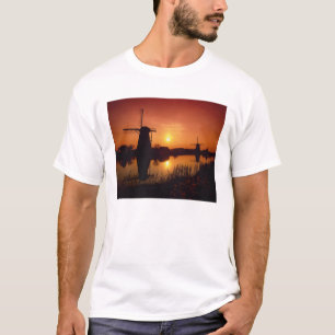 Windmühlen bei Sonnenuntergang, Kinderdijk, Nieder T-Shirt