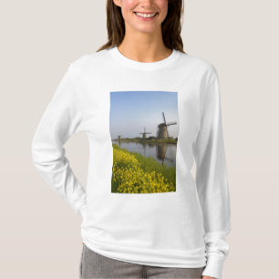 Windmühlen entlang des Kanals in Kinderdijk, T-Shirt