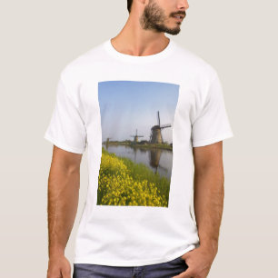Windmühlen entlang des Kanals in Kinderdijk, T-Shirt