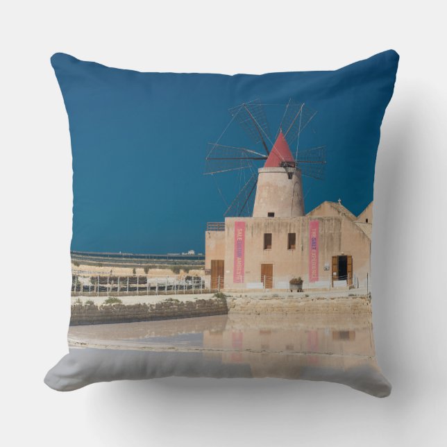 Windmühlen- und Salzwannen an der Saline von Kissen (Vorderseite)