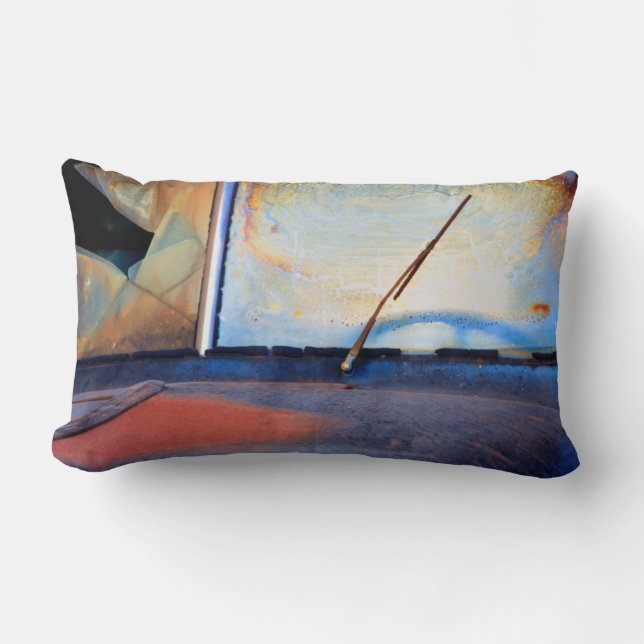 Windschutzscheibe eines alten rostigen Lastwagens Lendenkissen (Vorderseite)