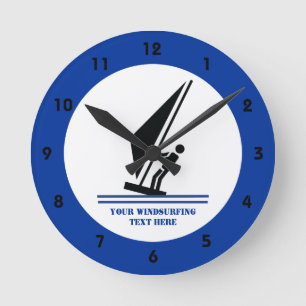 Windsurfer an Bord schwarz, blau Windsurfeigens Runde Wanduhr