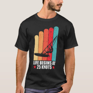 Windsurfing Leben Beginnt Bei 25 Knoten Vintage Re T-Shirt