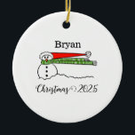 Windy Snowman Personalisiert Ornament<br><div class="desc">Ein niedlicher Schneemann im Wind personalisierte Ornamente mit Namen und Jahr</div>