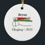 Windy Snowman Personalisiert Ornament<br><div class="desc">Ein niedlicher Schneemann im Wind personalisierte Ornamente mit Namen und Jahr</div>