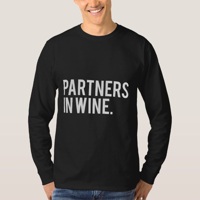 Wine Best Friend Graphic Partners in Wine T-Shirt (Vorderseite)