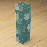 Wine Chanukah Box A Great Miracle<br><div class="desc">Persönlich anpassen, indem Sie Ihren eigenen Text an jedem Ort auf der Weinkiste hinzufügen. Wählen Sie Ihren bevorzugten Schriftart Stil, Farbe und Größe. Auch viele Textbearbeitungstools. Macht es Spaß! Danke, dass ihr angehalten und vorbeigekommen seid! Ihr Geschäft ist sehr geschätzt. Viel Spaß! Chag Chanukah/Hanukkah!! Stil: Wein Geschenkbox Dress up any...</div>