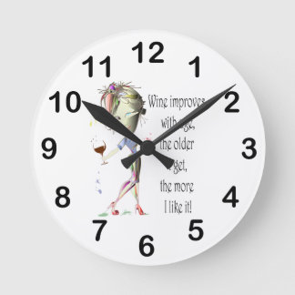 Wine Improves with Age Humorous Wine Saying Runde Wanduhr