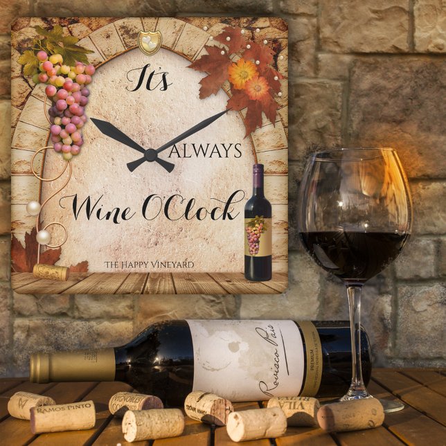 Wine O'Clock Vineyard or Wine Theme Clock Quadratische Wanduhr (Clock with a classic wine themed painting with a Roman arch, grapes, a wine bottle and cork)