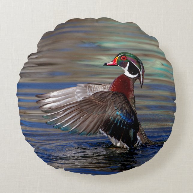 Wing Flapping Wood Duck Rundes Kissen (Vorderseite)