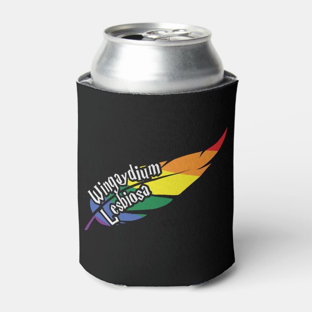 Wingaydium Lesbiosa - Funny LGBTQ+ Magic Pub Dosenkühler (Kanne Vorderseite)