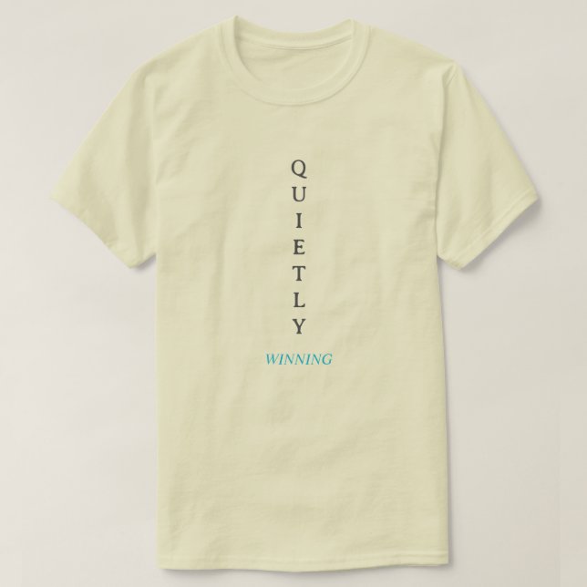 Winning Quietly – Minimal Typography T-Shirt with  (Design vorne)