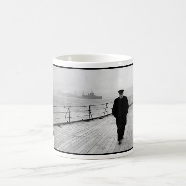 Winston Churchill in Meer Kaffeetasse (Mittel)