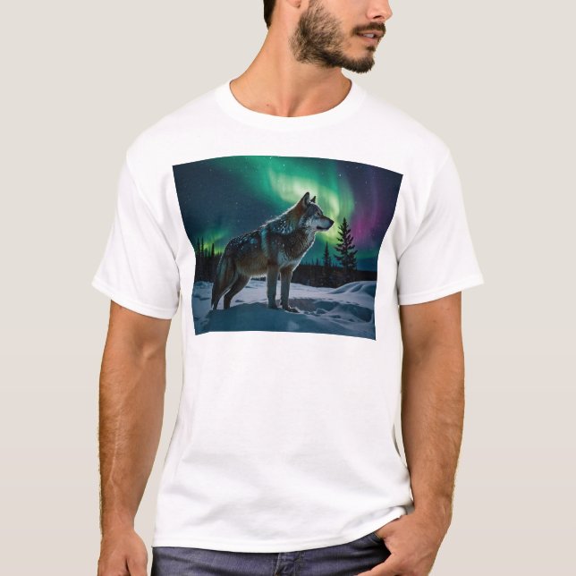 Winter Aurora & Timber Wolf Wildlife Design T-Shirt (Vorderseite)