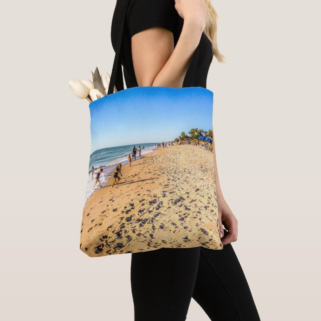 Winter Beach Scene Tasche (Von Nahem)