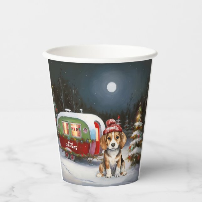 Winter Beagle Karawan Weihnachtsabenteuer Pappbecher (Vorderseite)