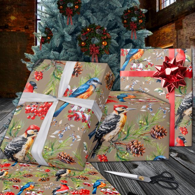 Winter Birnen Pine Cones & Red Berries Urlaub Geschenkpapier (Winter Birds Pine Cones & Red Berries Holiday Wrapping Paper Rolls in 6 and 15 foot lengths.)