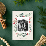Winter Botanicals Weihnachtsfest Foto Beige Feiertagskarte<br><div class="desc">Diese vollständig anpassbare 1-Foto-Urlaubskarte verfügt über elegante handbemalte Aquarellbotanicals, die Ihr Foto wunderschön umrahmen. Es erscheint ein passendes Muster auf der Rückseite und im Raum, um eine personalisierte Nachricht zu schreiben. Gewollt, um noch mehr anpassen? Klicken Sie auf "Bearbeiten mit dem Entwurfswerkzeug". Dieses Design ist Teil einer Sammlung. Originelle Kunstwerke...</div>