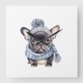 Winter Bulldog Baby in blauer Mütze und Schal  Quadratische Wanduhr
