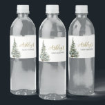 Winter Christmas Tree Baby Dusche Wasserflaschenetikett<br><div class="desc">Entspannen Sie mit unserer Baby-Dusche,  die mit unserem charmanten Baby-Label "Cold Outside Baby Shower" bedruckt ist. Diese individuell gestaltbaren Etiketten sind mit bezaubernden Babymotiven geschmückt und sorgen für eine Touch Laune. Personalisieren Sie sich,  um eine angenehme Atmosphäre zu schaffen,  die Ihre Erfrischungen so schön wie erfrischend macht! BS563</div>