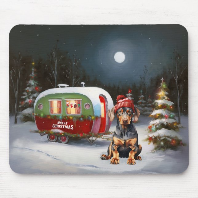Winter Doberman Caravan Weihnachtsabenteuer Mousepad (Vorne)