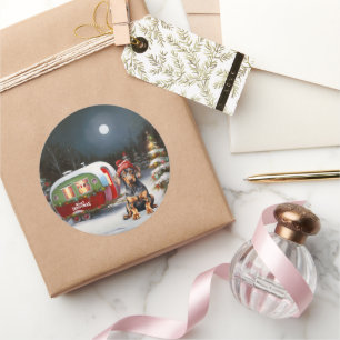 Winter Doberman Caravan Weihnachtsabenteuer Runder Aufkleber