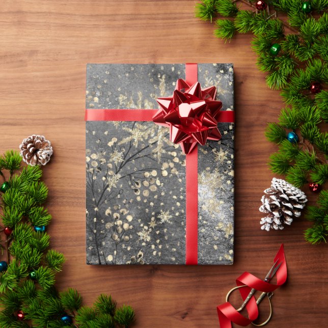 Winter Dusk Gold Berries & Snowflakes Geschenkpapier (Feiertagsgeschenk)